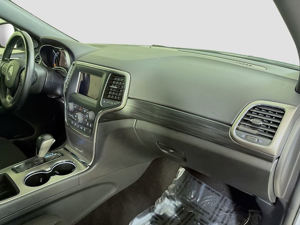Used 2020 Jeep Grand Cherokee Laredo image 26