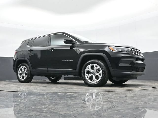 Used 2025 Jeep Compass Sport w/ Mopar Graphics Package AWD/4WD image 41