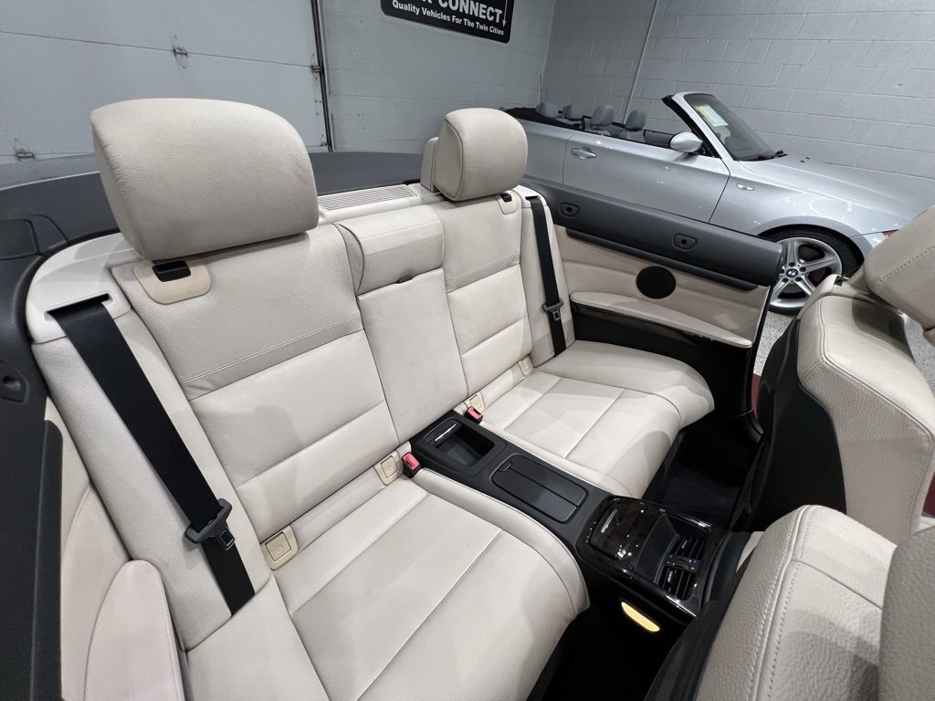 Used 2013 BMW 335i Convertible image 38