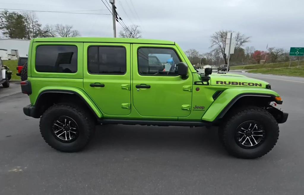 Used 2025 Jeep Wrangler Unlimited Rubicon image 12