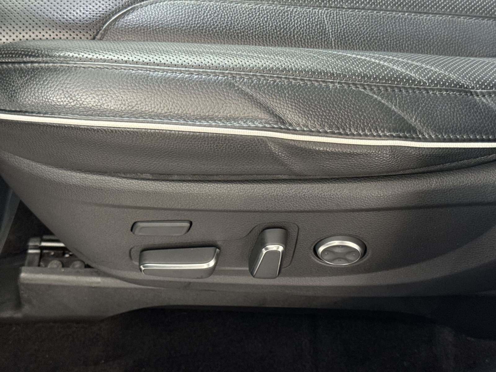 Used 2023 Hyundai Palisade Limited AWD/4WD image 14