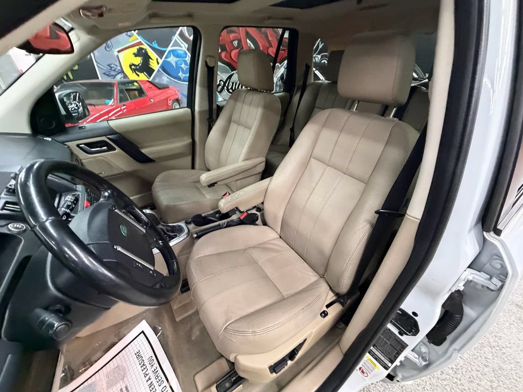 Used 2011 Land Rover LR2 HSE AWD/4WD image 11