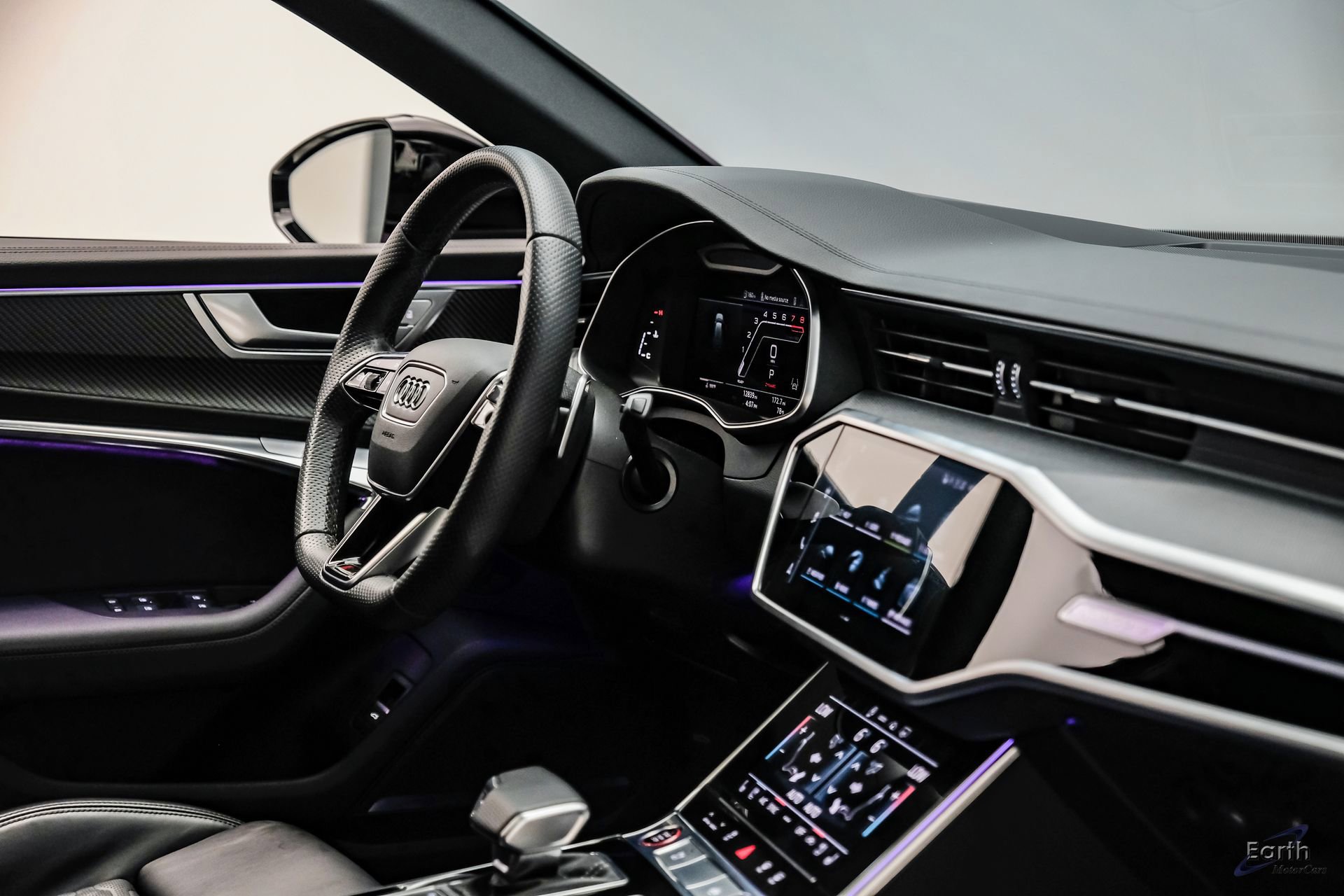 Used 2023 Audi RS 6 w/ Black Optic Package image 58