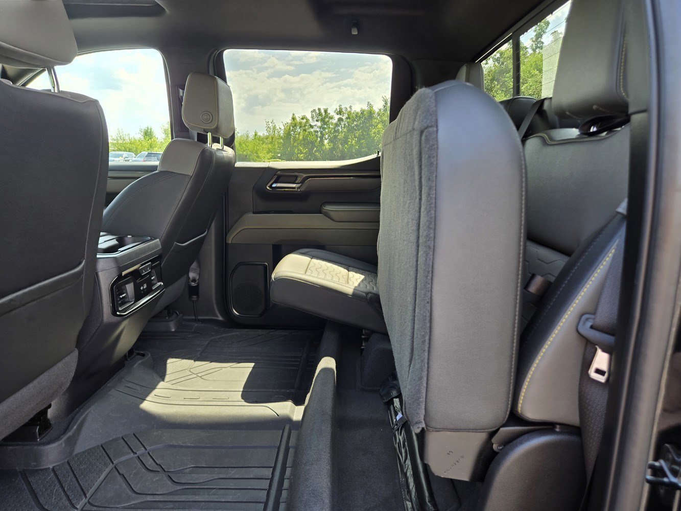 Used 2023 Chevrolet Silverado 1500 ZR2 w/ Technology Package AWD/4WD image 26