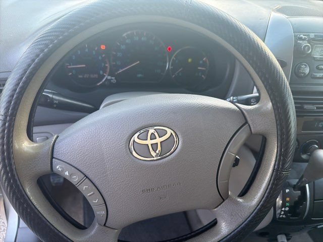 Used 2010 Toyota Sienna LE FWD image 23