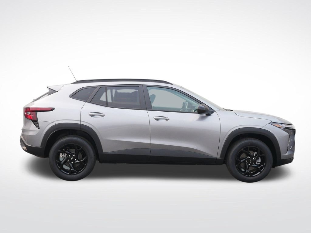New 2026 Chevrolet Trax LT w/ Driver Confidence Package FWD image 2