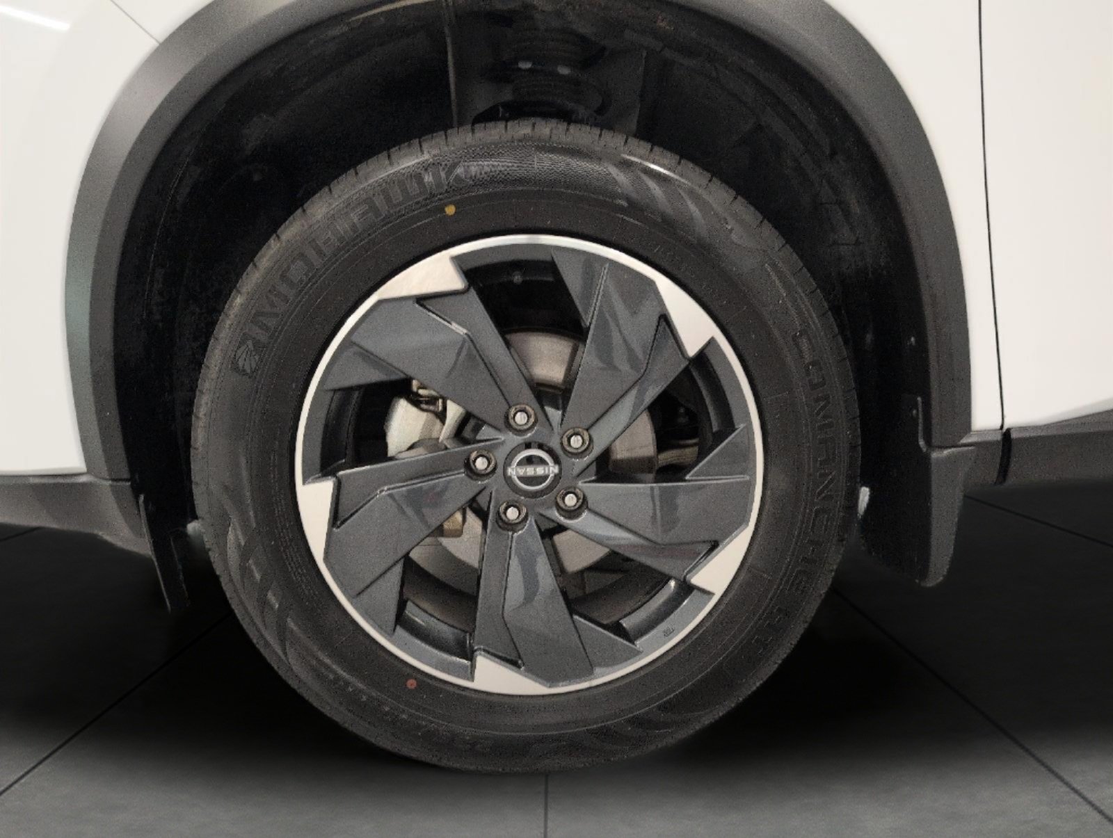 Used 2025 Nissan Rogue SV AWD/4WD image 3