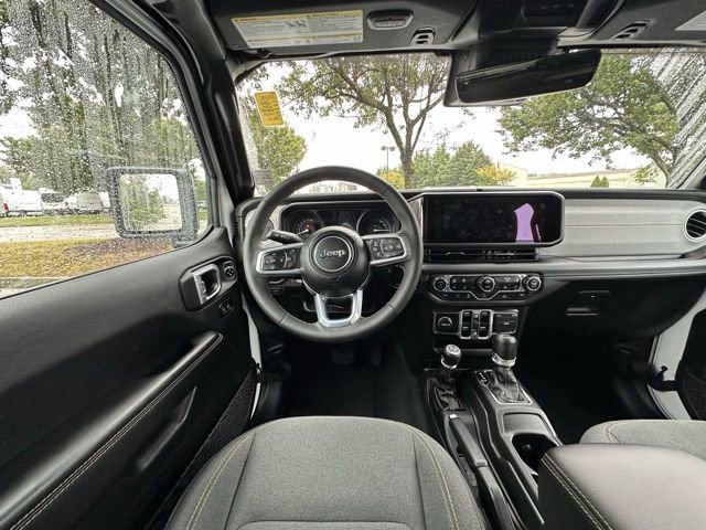 Used 2024 Jeep Wrangler Unlimited Sahara w/ Technology Group image 18