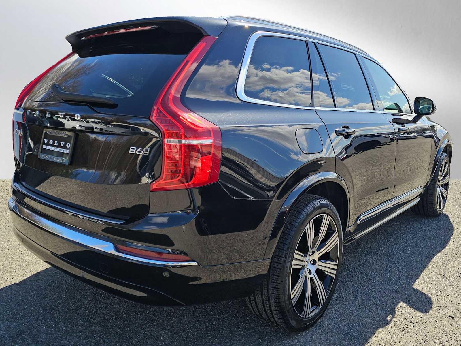 Certified 2023 Volvo XC90 B6 Ultimate w/ Protection Package Premier image 3