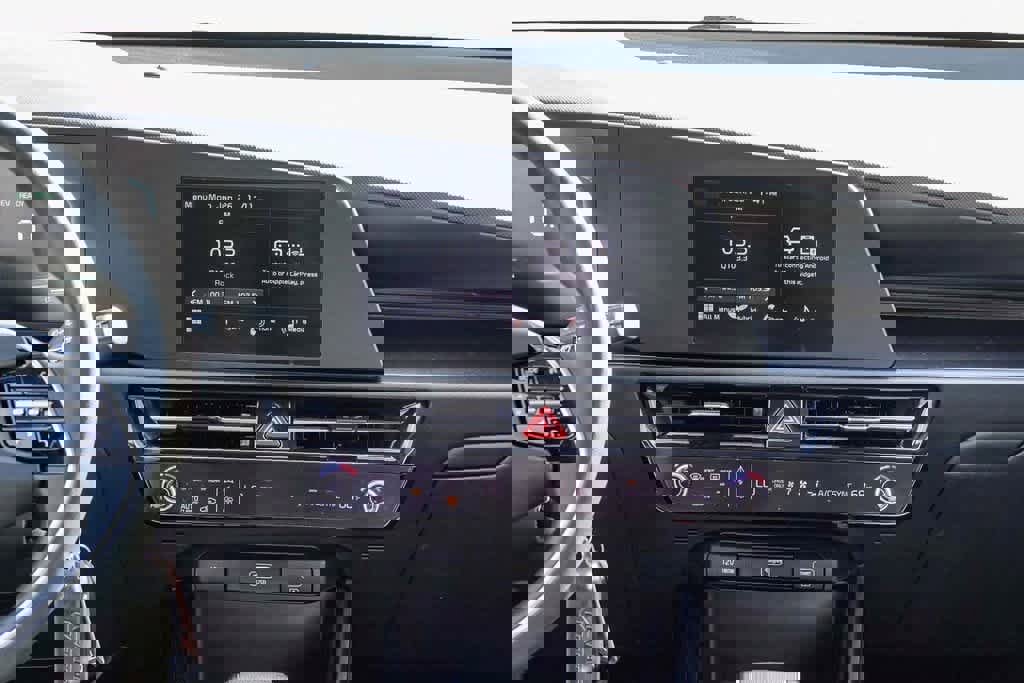 Certified 2023 Kia Niro LX image 12