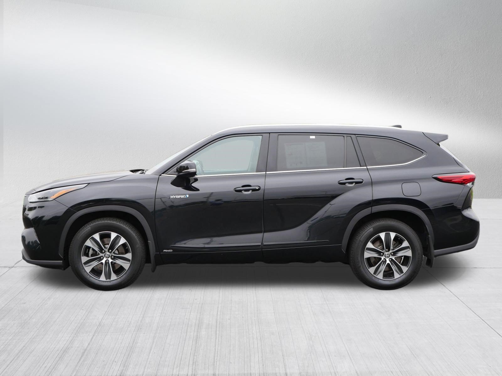 Used 2021 Toyota Highlander XLE w/ Protection Package #3 (TMS) AWD/4WD image 4