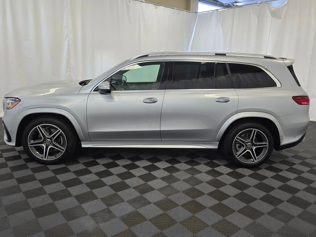 Used 2024 Mercedes-Benz GLS 450 4MATIC image 3