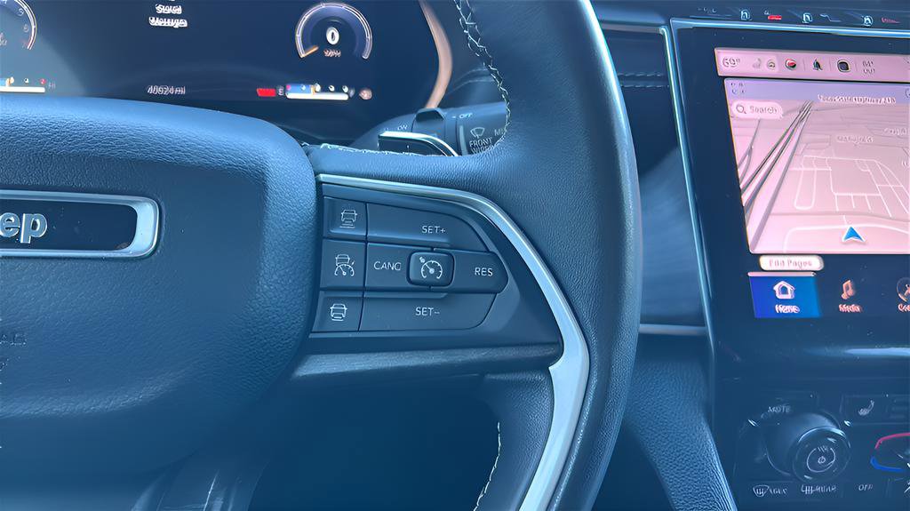 Used 2022 Jeep Grand Cherokee Limited image 10