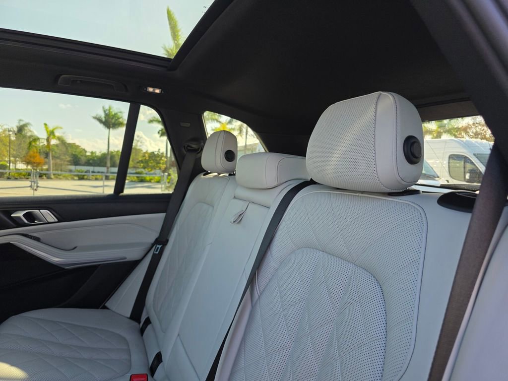 Used 2023 BMW X5 xDrive45e image 16