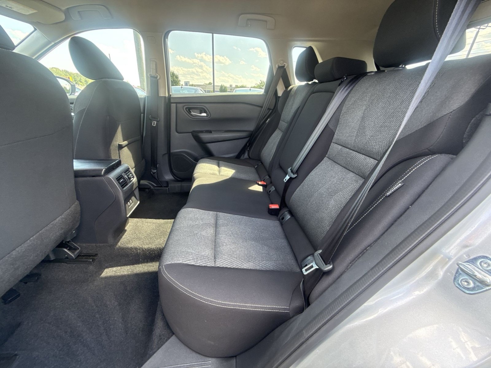Used 2025 Nissan Rogue SV AWD/4WD image 24