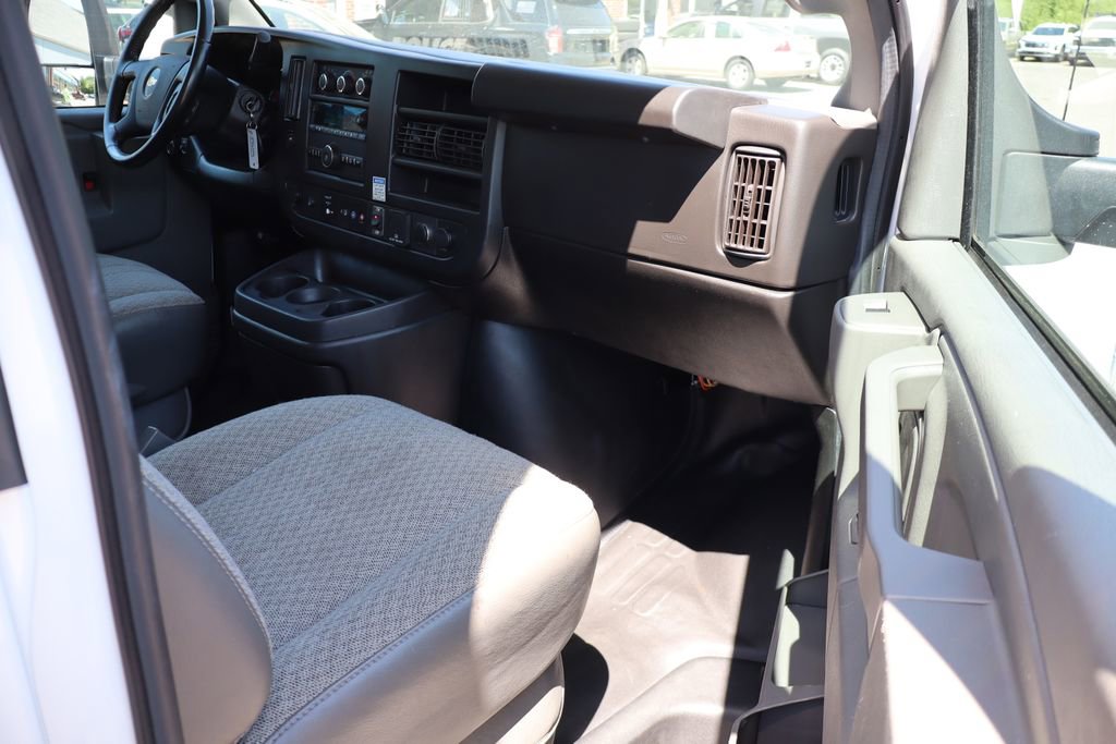 Used 2022 Chevrolet Express 3500 w/ Power Convenience Package RWD image 32