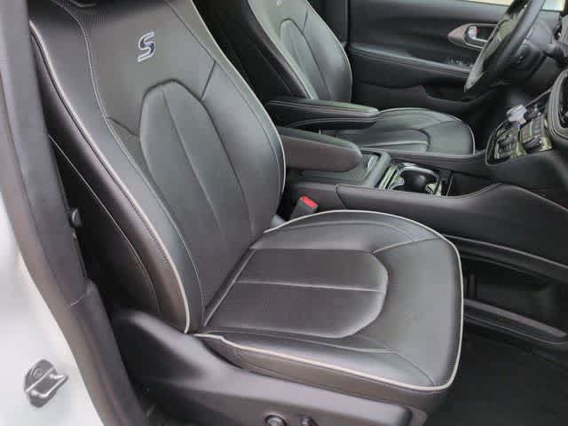 Used 2022 Chrysler Pacifica Limited w/ Uconnect Theater Family Group AWD/4WD image 23