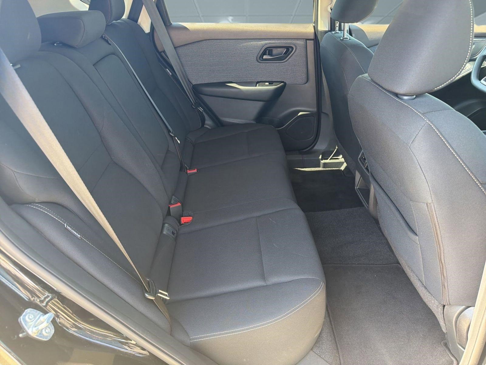 Used 2023 Nissan Rogue S image 29