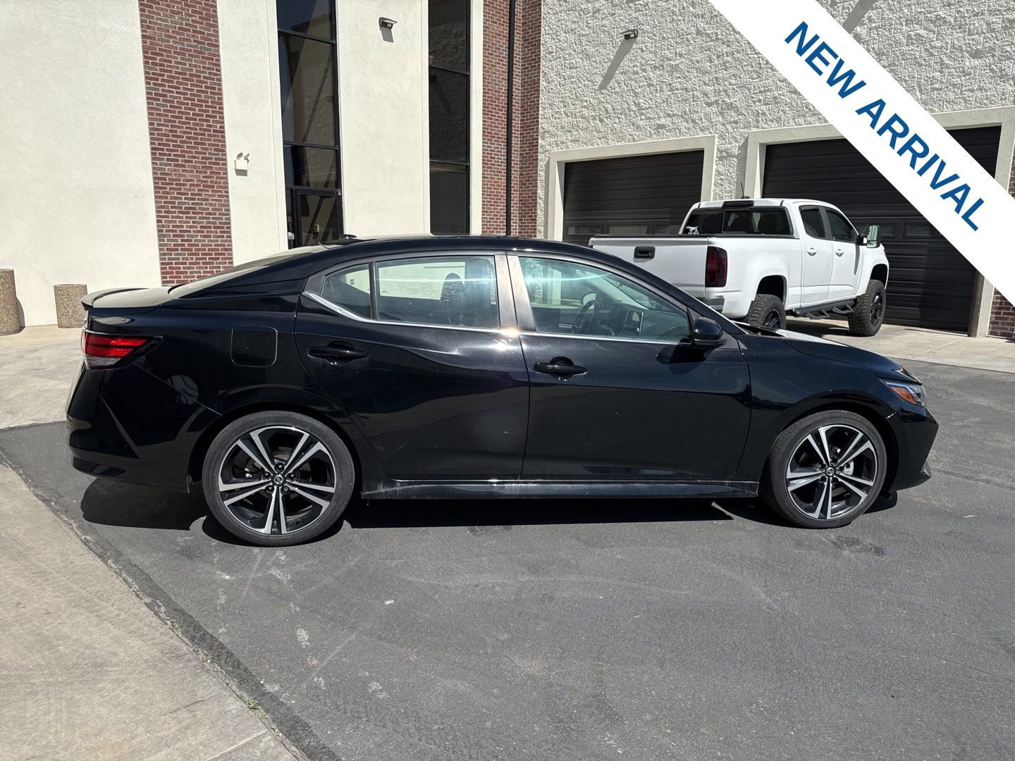 Used 2022 Nissan Sentra SR w/ SR Premium Package image 8