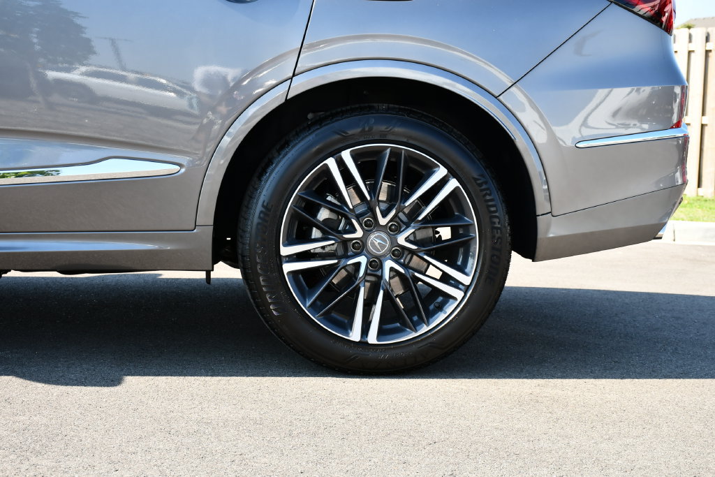 Certified 2026 Acura MDX w/ Advance Package AWD/4WD image 11
