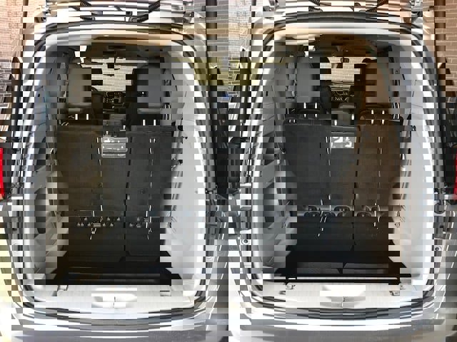 Used 2018 Chrysler Pacifica Touring-L image 10