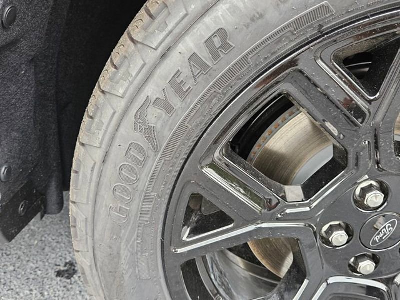 New 2025 Ford Maverick Lariat w/ Black Appearance Package image 17