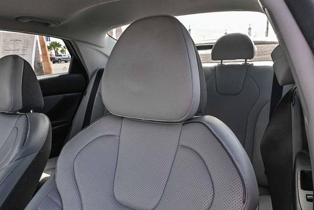 Used 2025 Hyundai Elantra Limited image 24