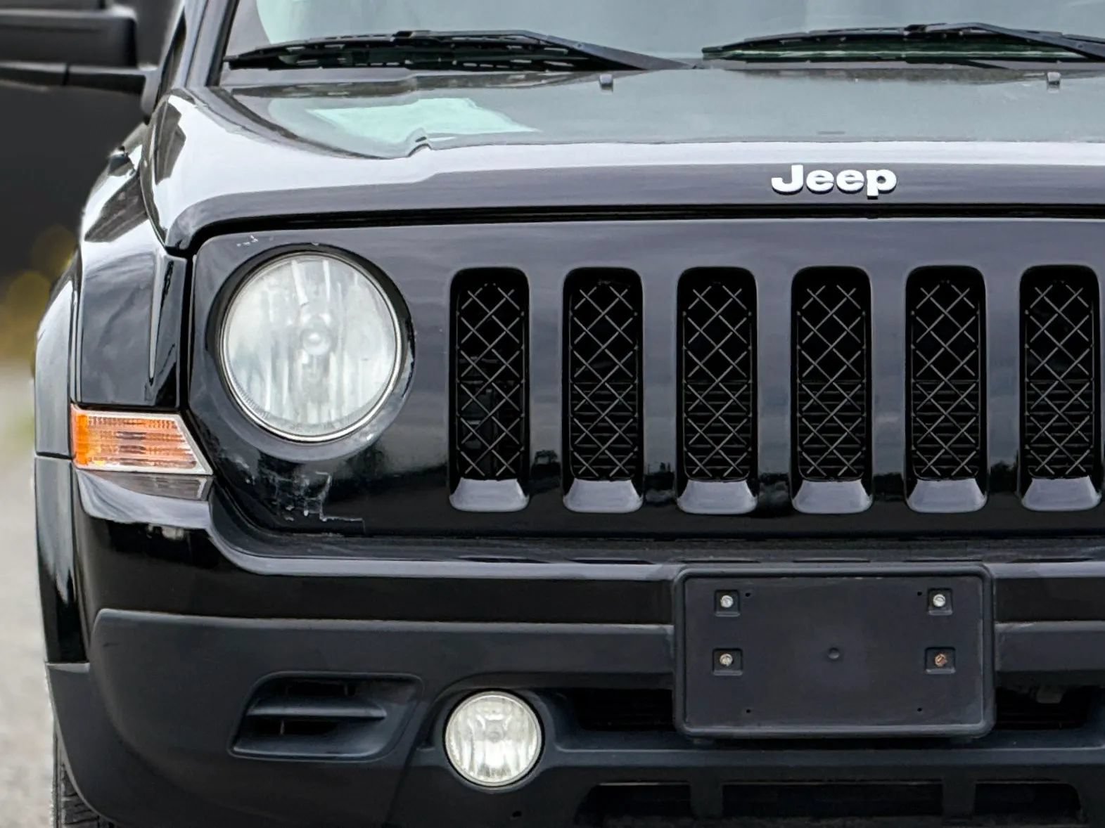 Used 2012 Jeep Patriot Latitude FWD image 11