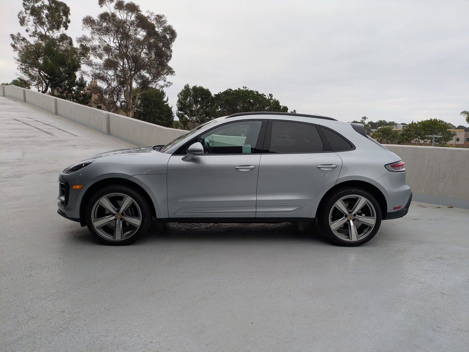 Certified 2024 Porsche Macan video 2