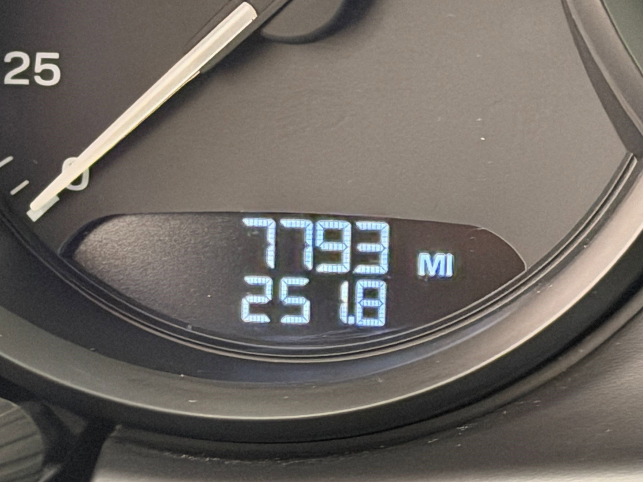 Used 2025 Porsche Macan image 23