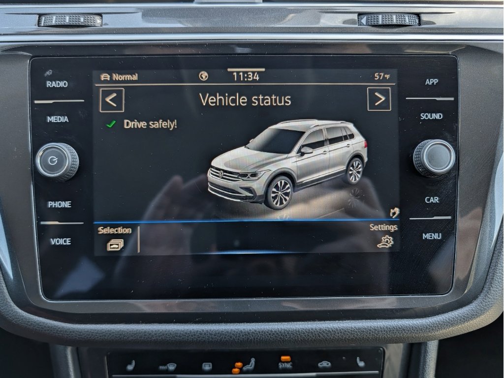 Used 2024 Volkswagen Tiguan SE image 25
