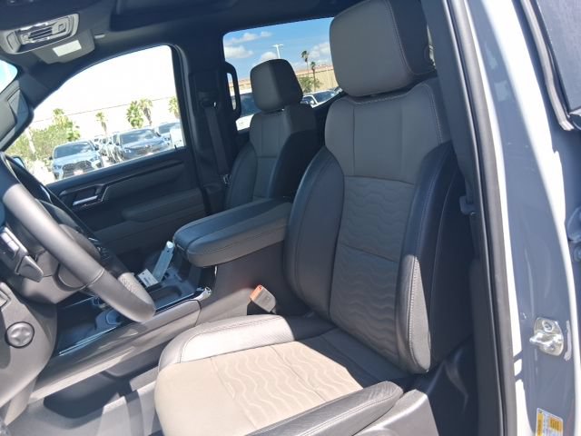 Used 2025 Chevrolet Silverado 1500 ZR2 w/ Technology Package AWD/4WD image 15