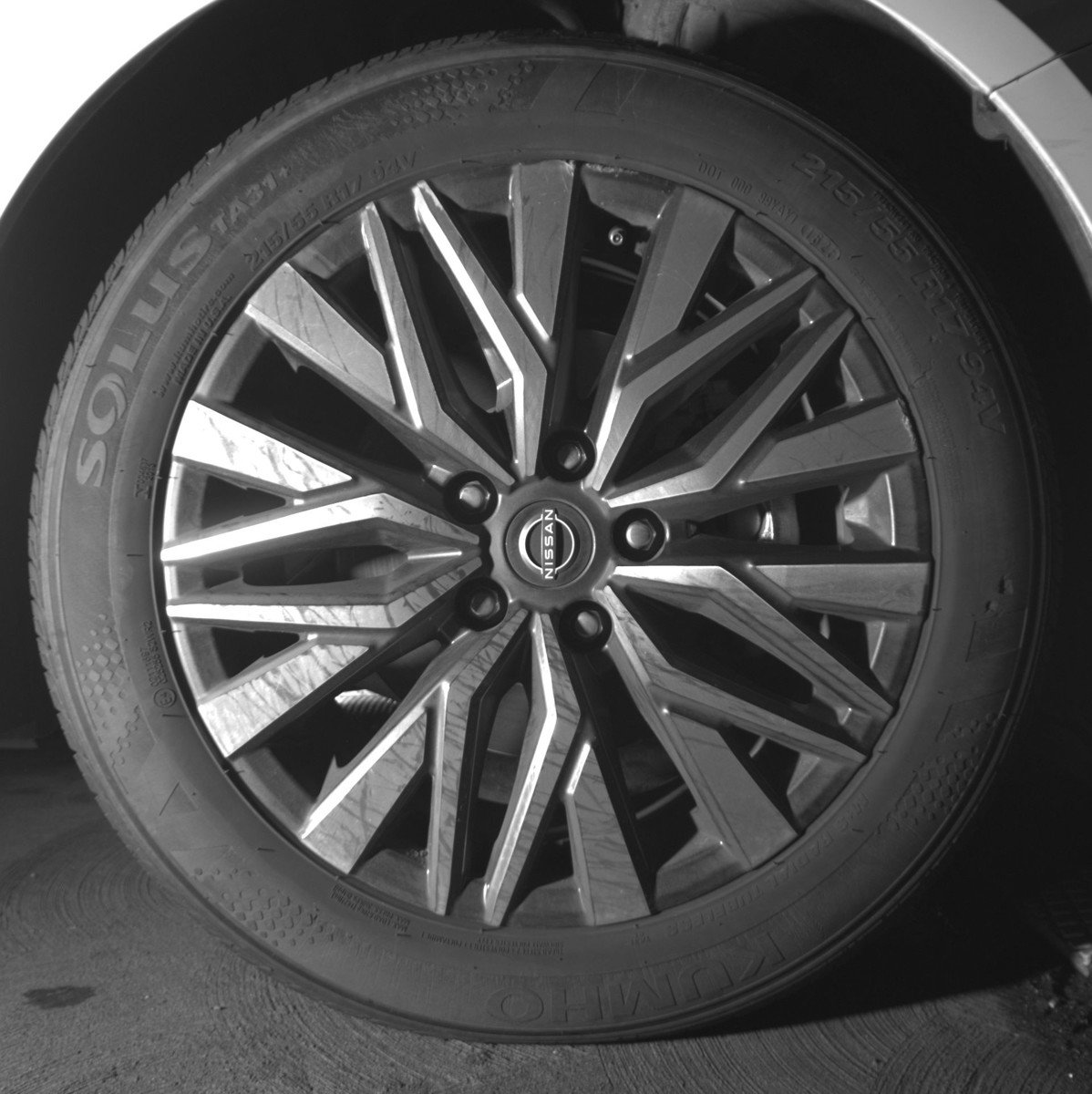 Used 2025 Nissan Altima 2.5 SV FWD image 13