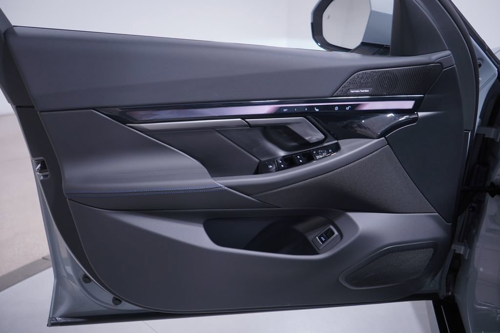 New 2026 BMW i5 eDrive40 w/ M Sport Package image 12