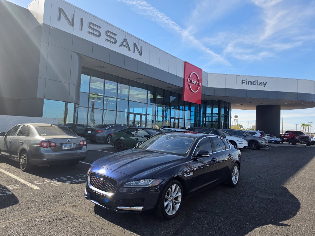 Used 2018 Jaguar XF Premium RWD image 1