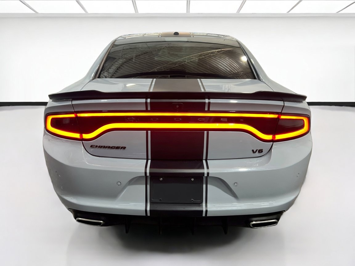 Used 2022 Dodge Charger SXT w/ Blacktop Package RWD image 5