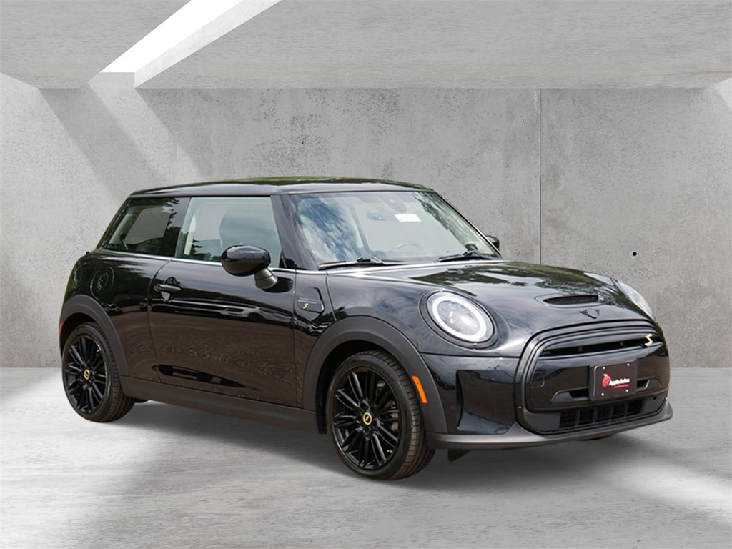 Used 2024 MINI Cooper SE image 1