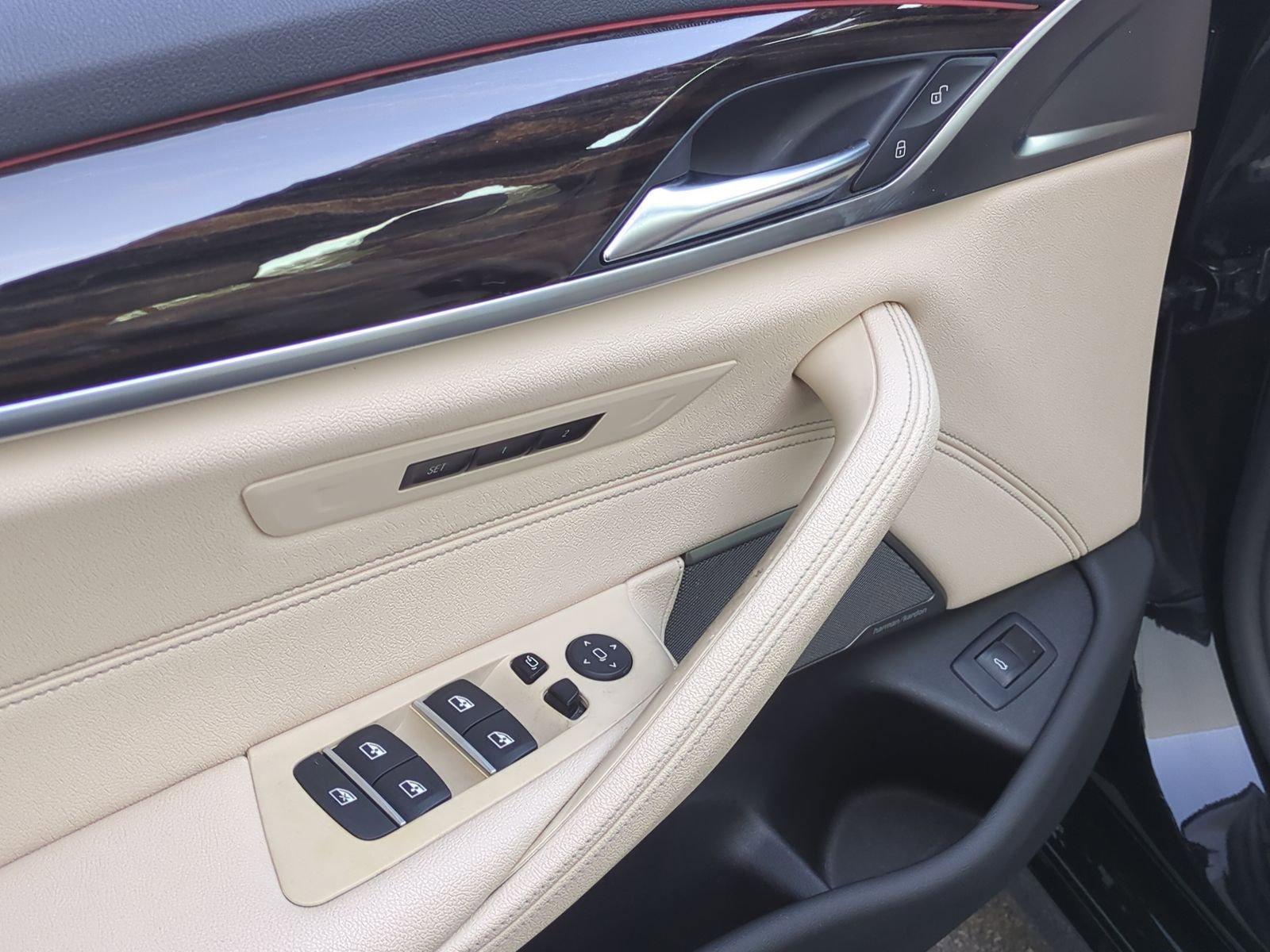 Used 2023 BMW 540i xDrive w/ Premium Package image 15