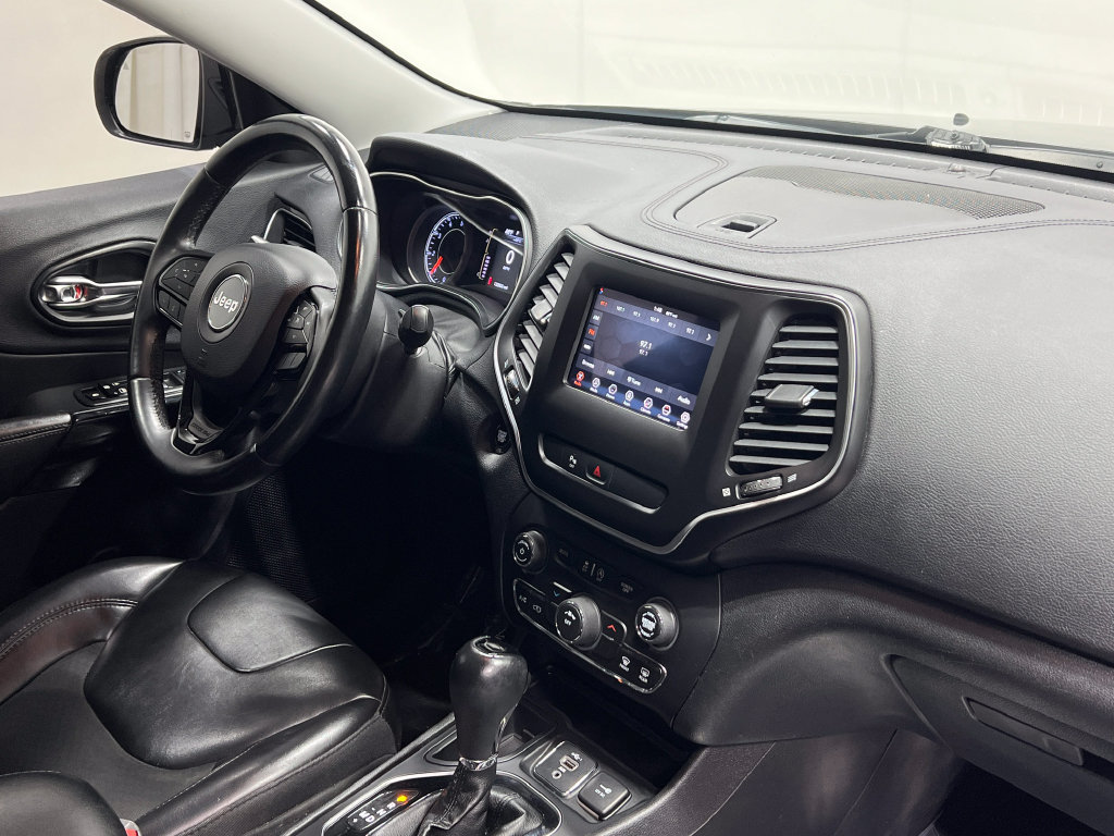 Used 2019 Jeep Cherokee Latitude Plus FWD image 20