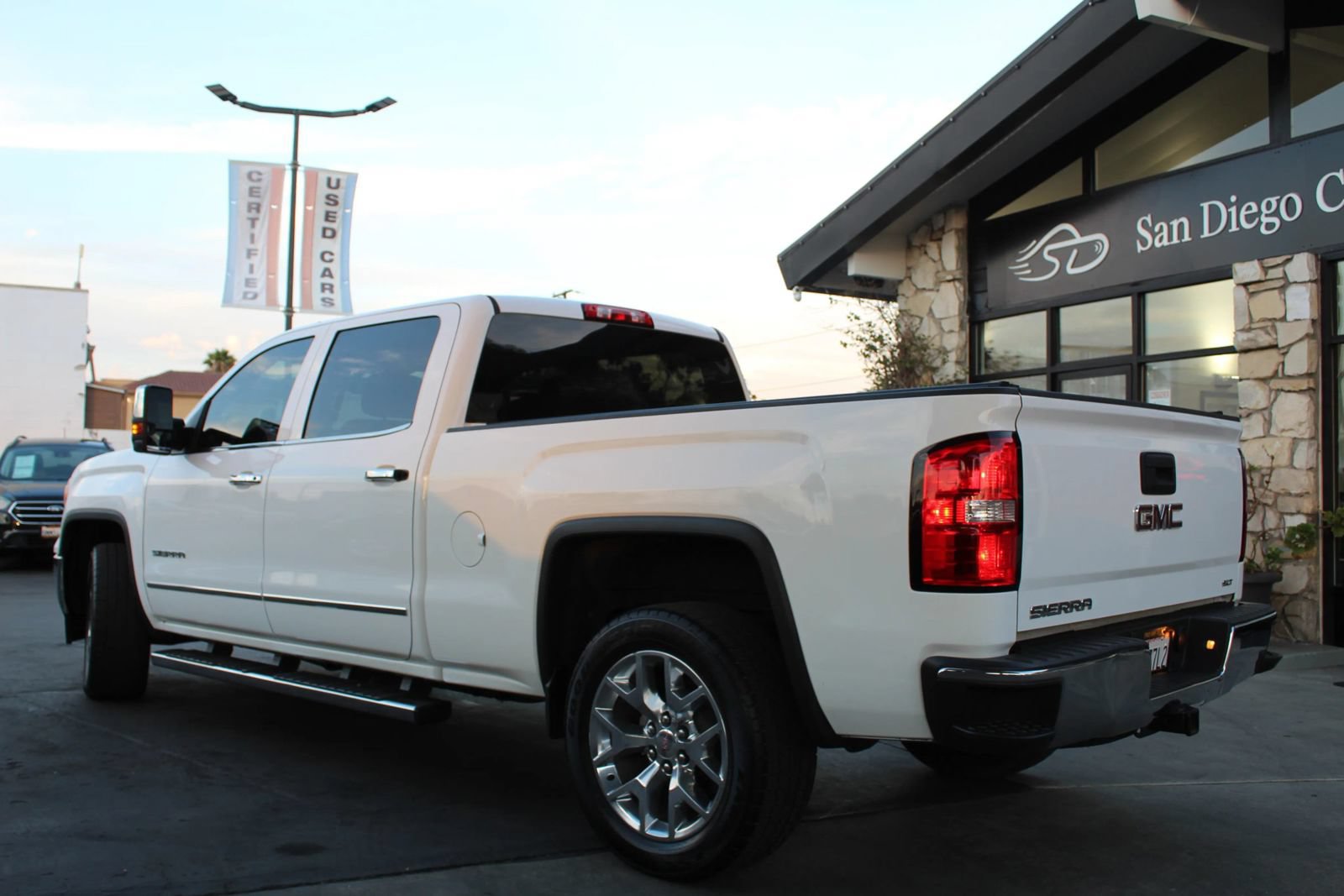 Used 2015 GMC Sierra 1500 SLT w/ SLT Crew Cab Value Package RWD image 3