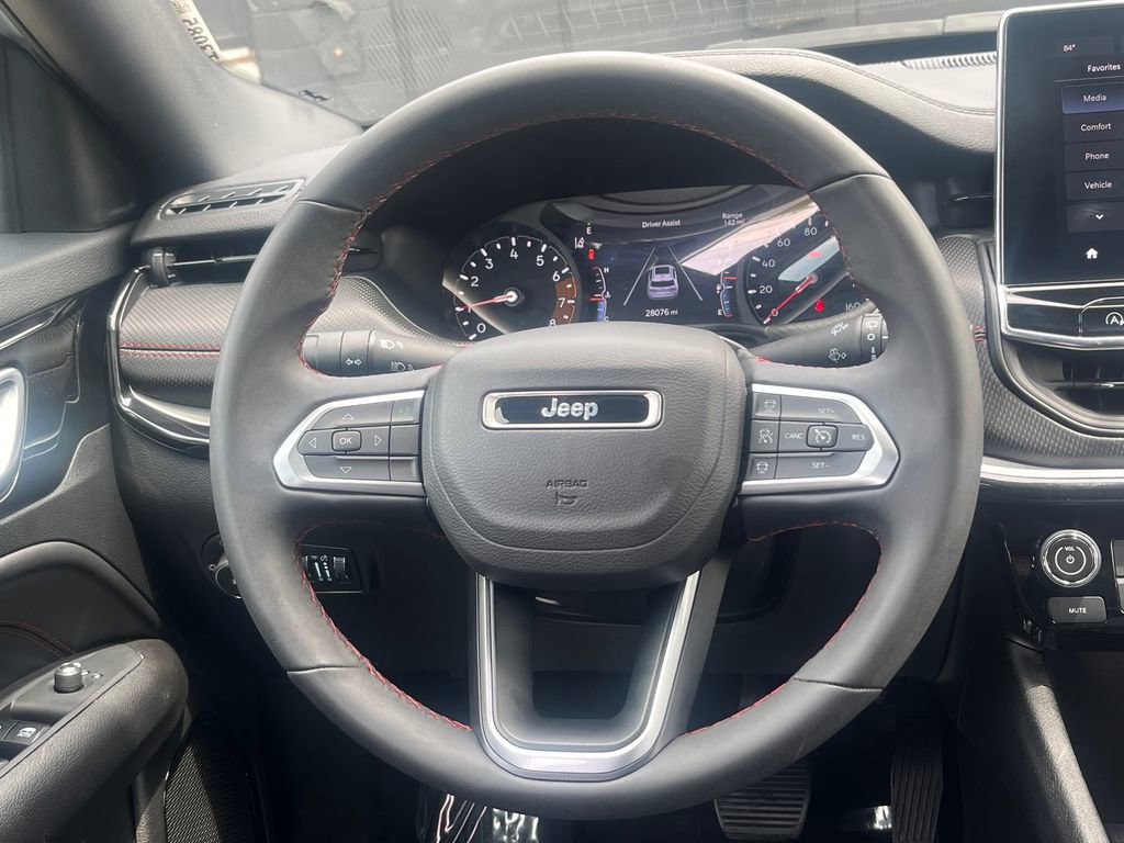 Used 2025 Jeep Compass Trailhawk AWD/4WD image 18