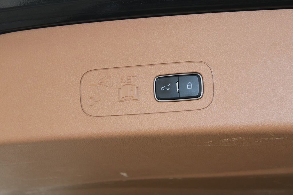 Used 2022 Lincoln Aviator Black Label w/ Class IV Trailer Tow Package image 17