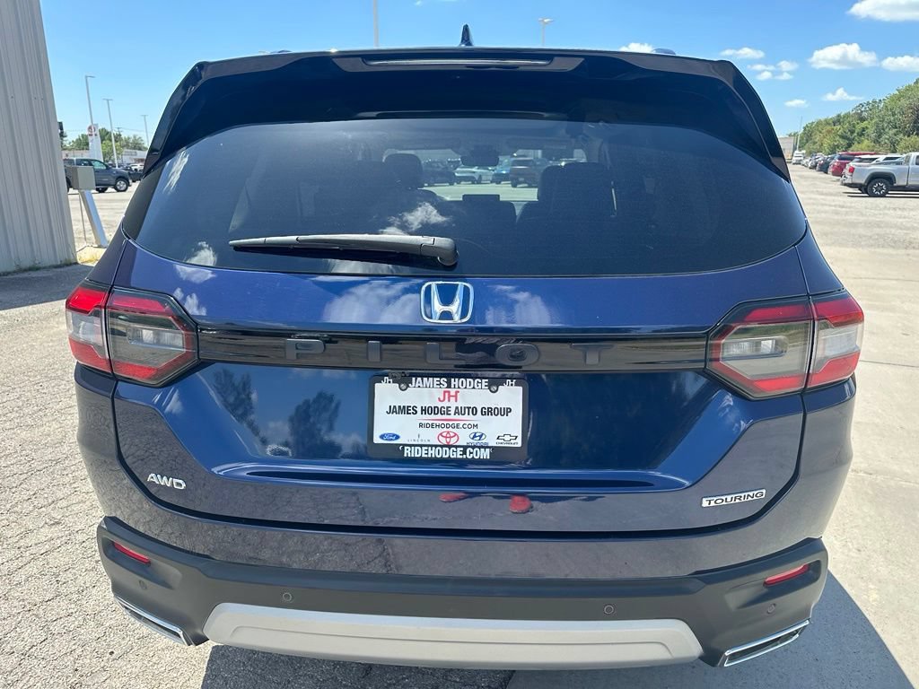 Used 2023 Honda Pilot Touring image 6