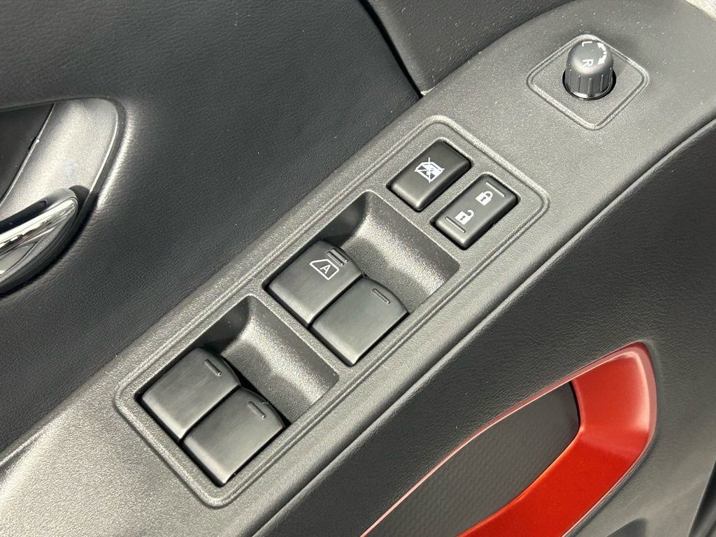 Used 2025 Nissan Frontier PRO-4X image 36