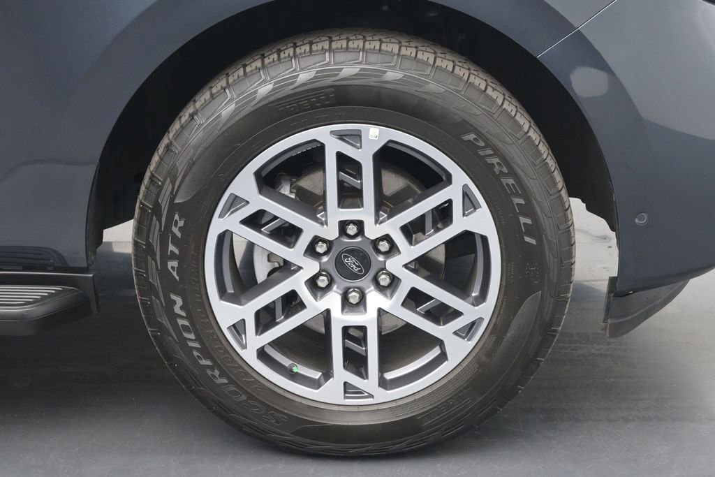 Used 2025 Ford Expedition Max Active AWD/4WD image 26