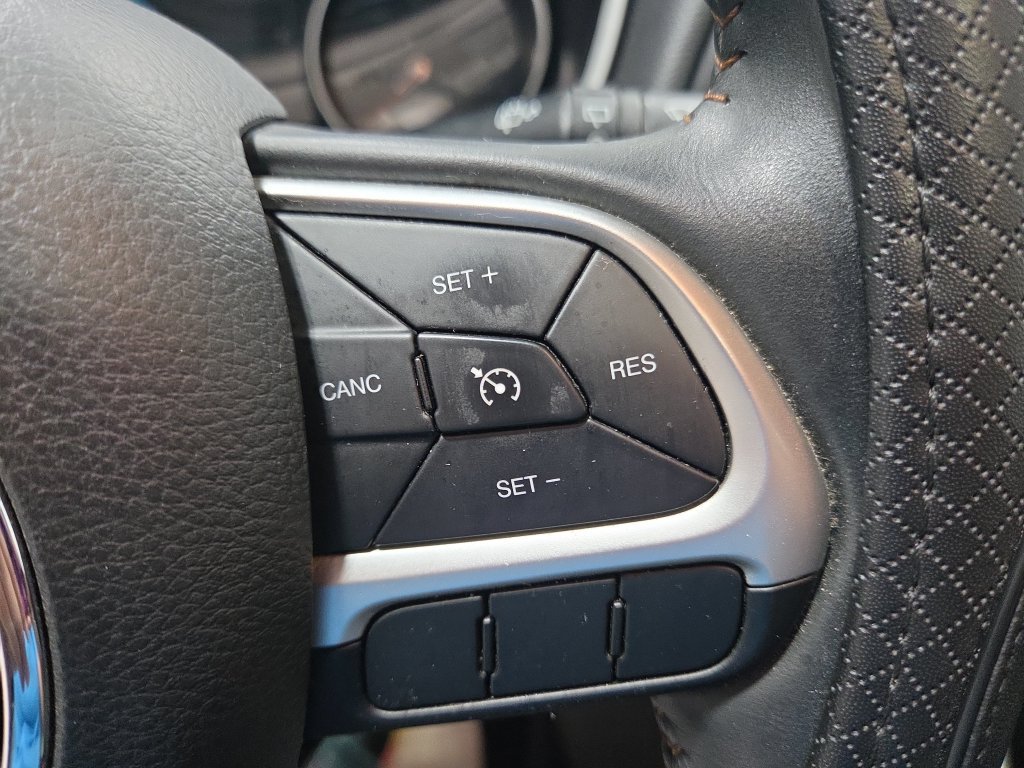 Used 2018 Jeep Compass Latitude AWD/4WD image 35