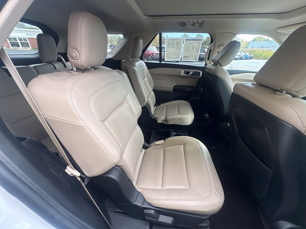Used 2020 Ford Explorer XLT w/ Equipment Group 202A AWD/4WD image 31
