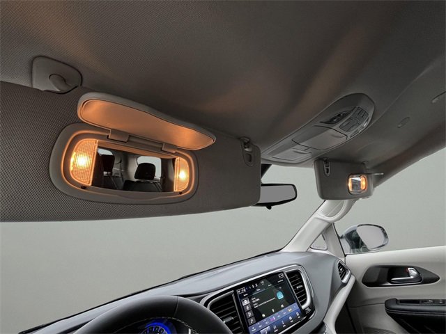 Used 2024 Chrysler Pacifica Touring-L image 12