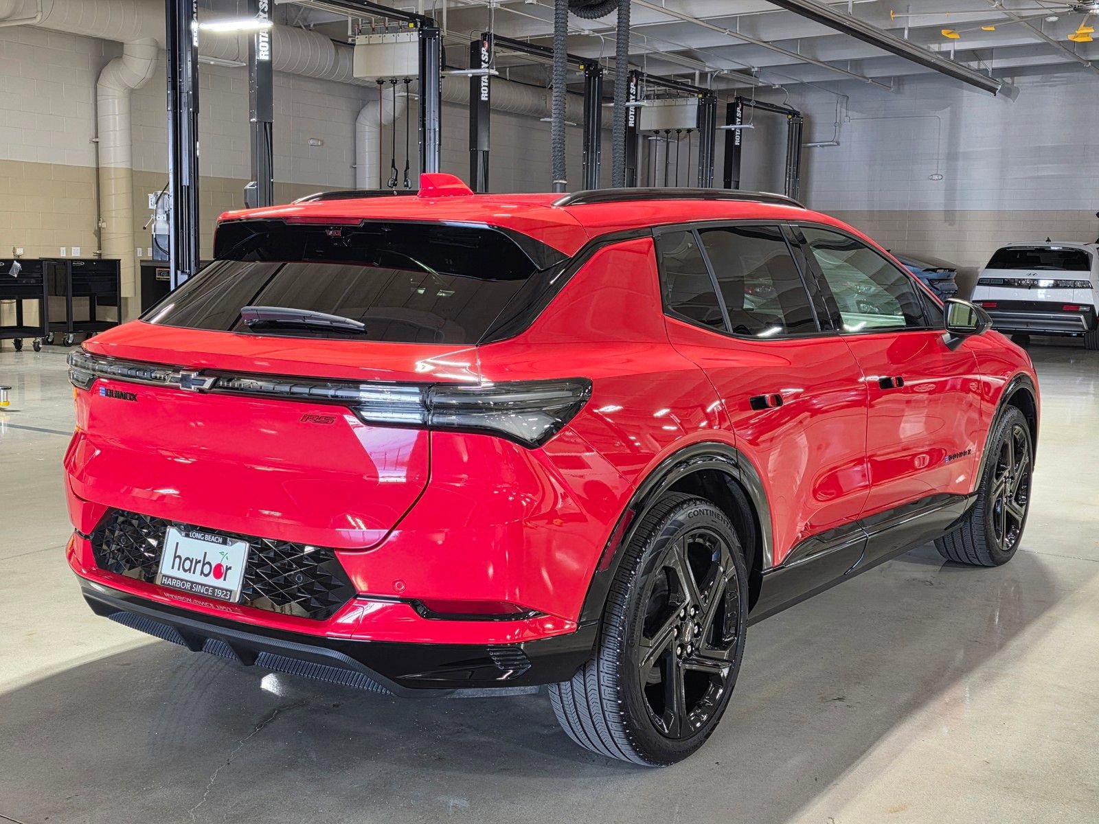 Used 2025 Chevrolet Equinox EV RS w/ Convenience Package II image 13