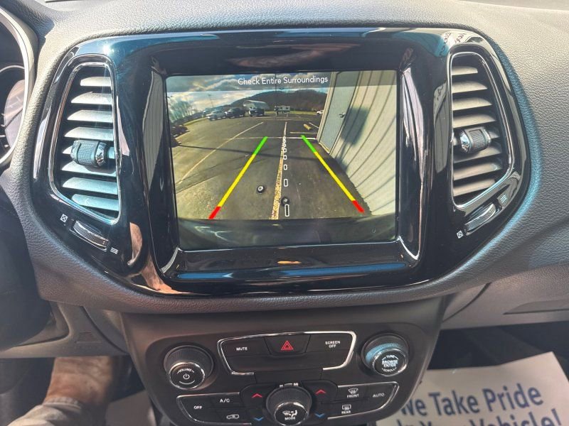Used 2018 Jeep Compass Limited w/ Navigation Group AWD/4WD image 24
